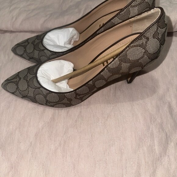 Coach Logo Heels Pumps Brown - Picture 3 of 5